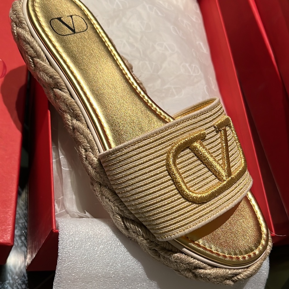 Valentino Garavani SIZE 39